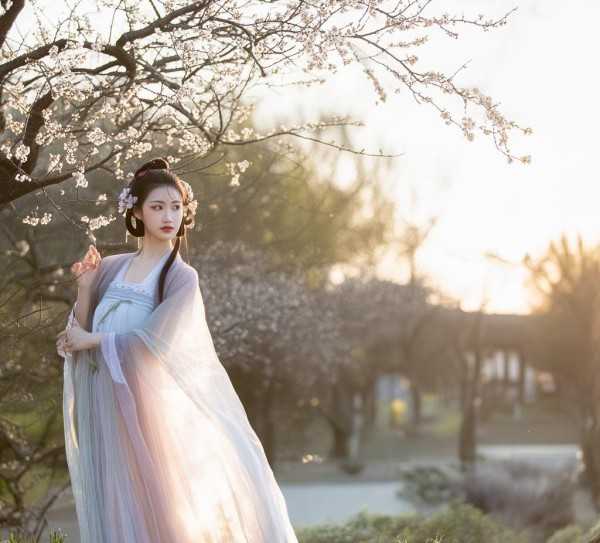 子衿，古风画卷里的青春诗篇